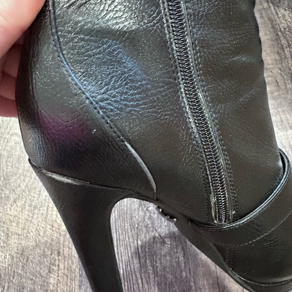 Vera Wang Black Heeled Boots - Picture 4 of 11